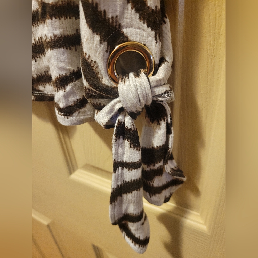 Chico's Brown And Cream Zebra Print Blouse With Side Tie - Excellent Condition - Picture 3 of 4